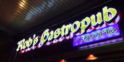 Rob's Gastropub + Sports
