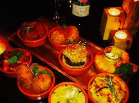 D'Vine Bistro & Tapas Bar