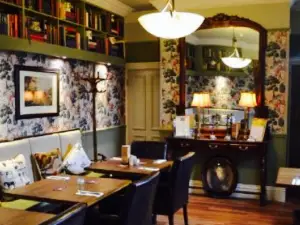 Three Horseshoes