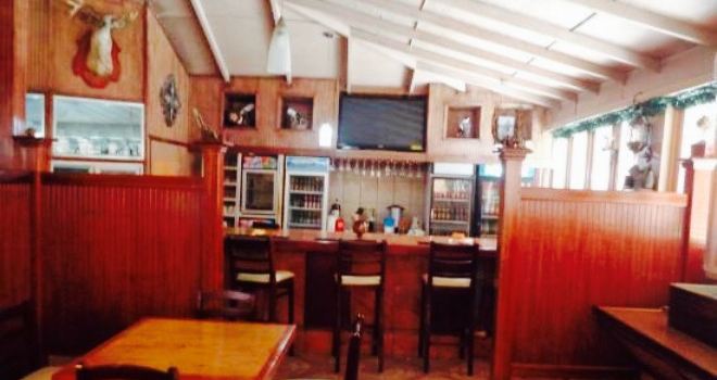 Starbuds Restaurant & Bar