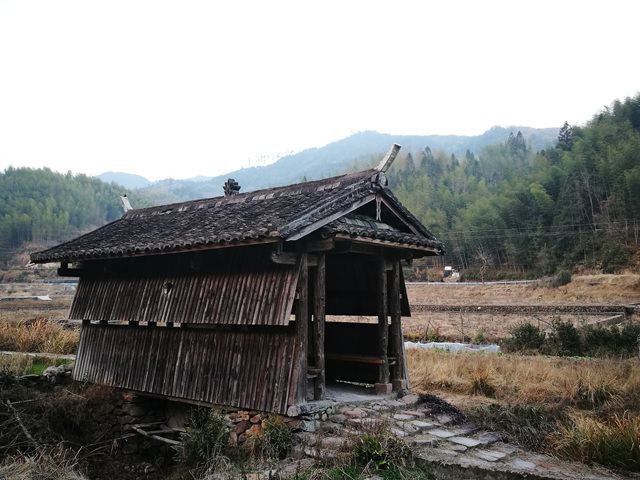 月山村