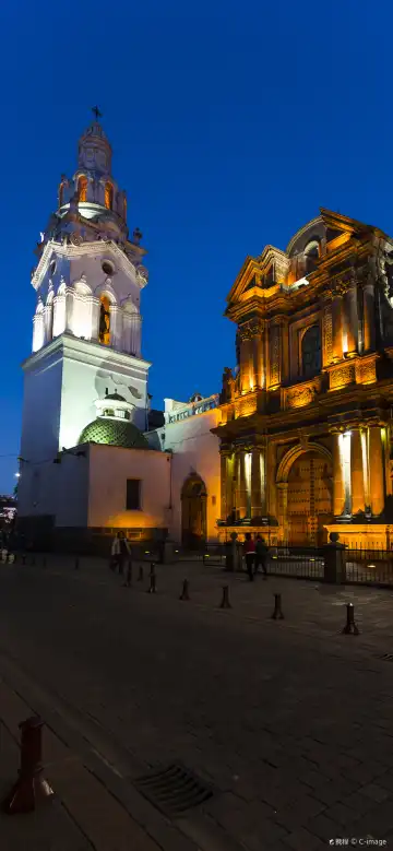 鄰近神聖教堂的酒店