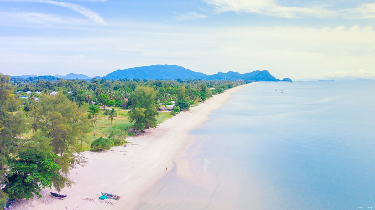 Compare 5 airports near Khanom