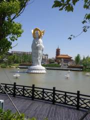 Lingxiu Park