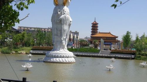 Lingxiu Park