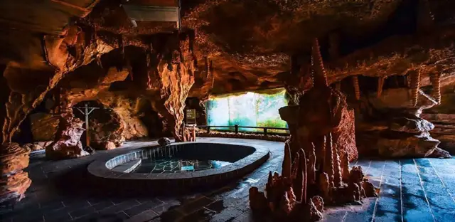 Hot springs in Huanggang