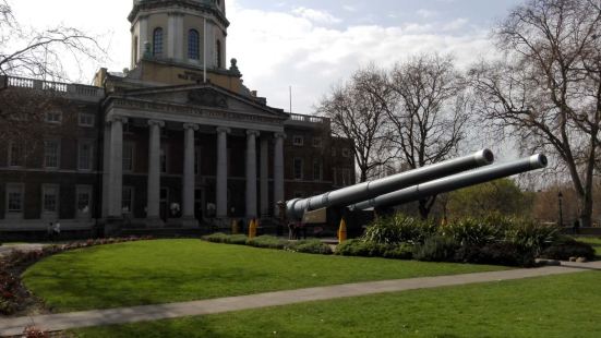 利兹皇家军械博物馆是英国皇家军械博物馆的分馆，本部设在伦敦。