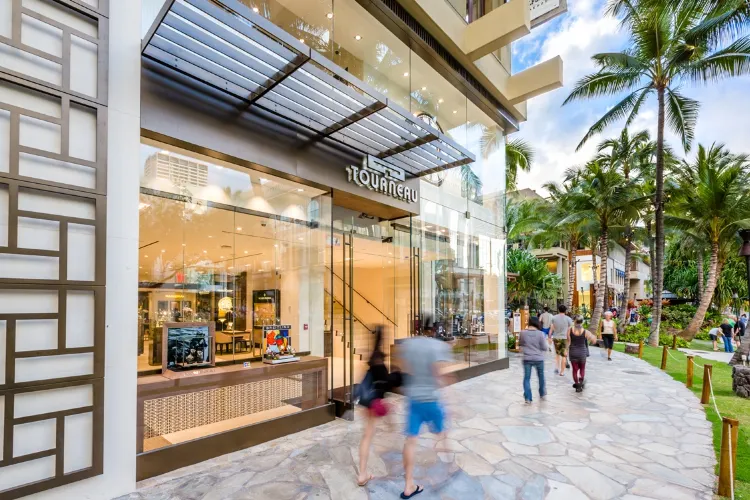 Royal Hawaiian Center2