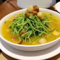 Rong Yi (Kai De Plaza) User Photo