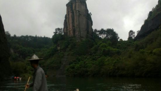 来武夷山玩，必须体验九曲溪竹筏漂流，物超所值，漂流时间大约九