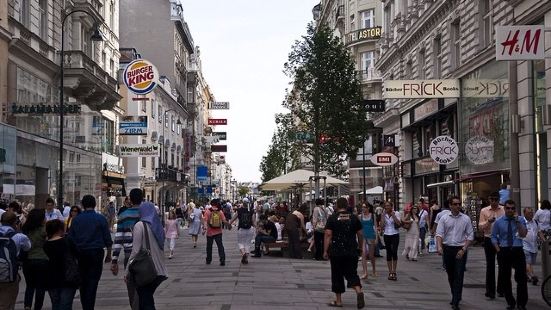 步行街座落在維也納的中心，在斯蒂芬廣場和國家歌劇院之間，可以