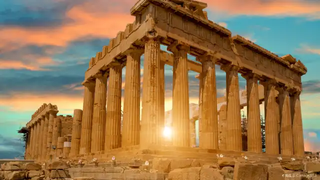 Hotels near Parthenon