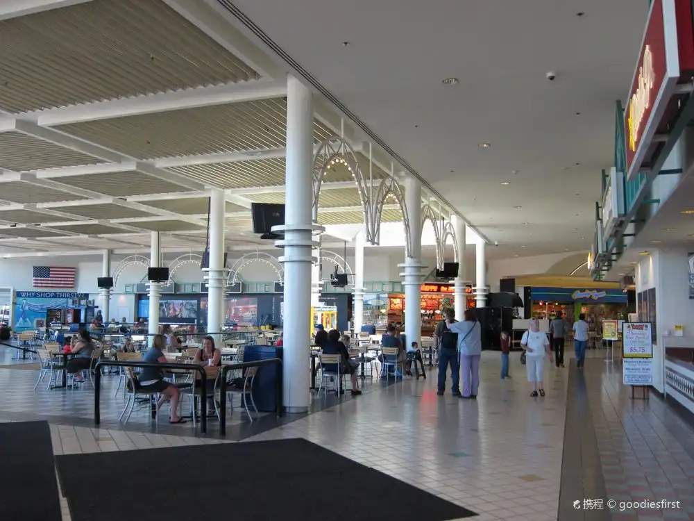 Hotels near Cascade Village Shopping Center