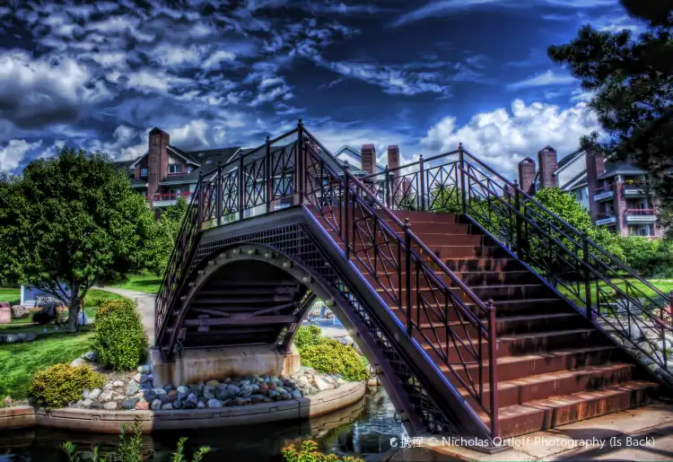 Hotels near Centennial Lakes Park