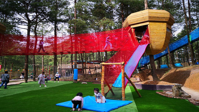 Fengdu Jiuchongtian Jungle Tribe