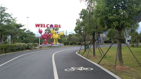 红光湖公园位于福州马尾区琅岐镇的环岛路上，就在琅岐闽江大桥的