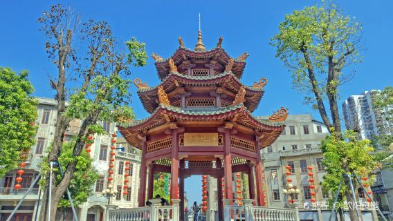 Shantou Private Guided Day Tour Shantou Small Park Queshi Chaoshan Historical and Cultural Expo Center Shibaotai Park Shantou Plaza Ferry