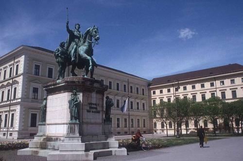 ルートヴィヒ・マクシミリアン大学ミュンヘンのレビュールートヴィヒ・マクシミリアン大学ミュンヘンのよくある質問