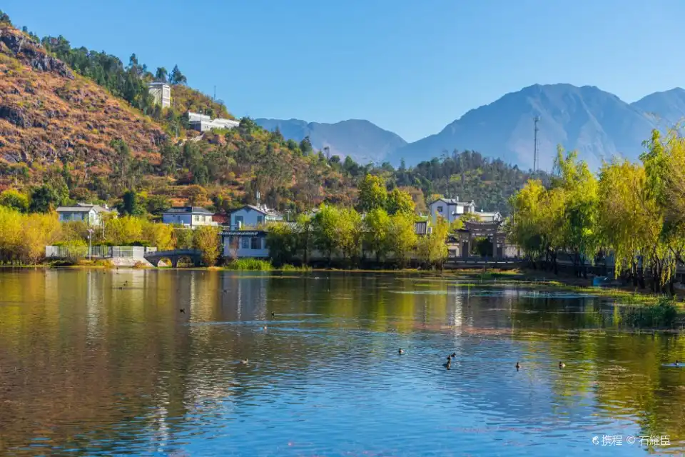 Hotels near Zibi Lake