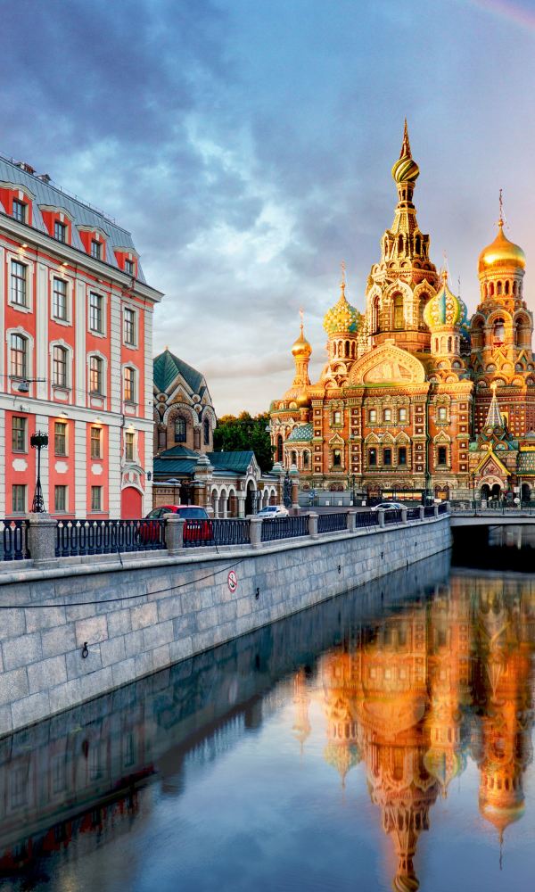 Dachadagi qoshnisini sikishdi (video)