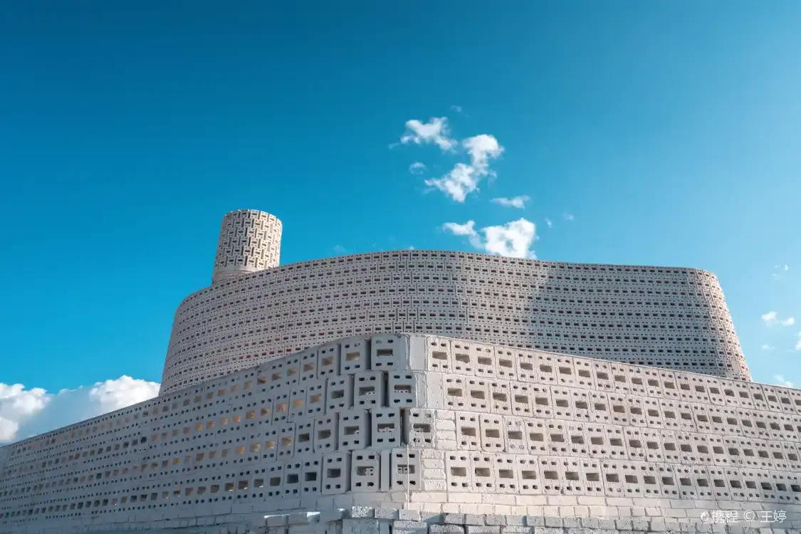Hotels near Ant House