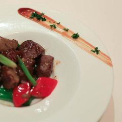 ZI YAT HEEN User Photo