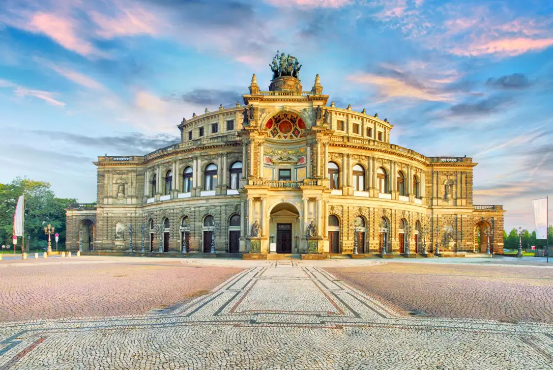 Hotels near Semperoper Dresden