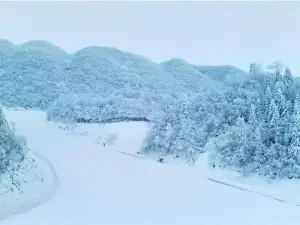 湖南東山峰雲頂滑雪場