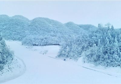 湖南東山峰雲頂滑雪場