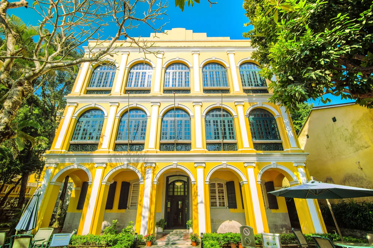 1_Sir Robert Ho Tung Library