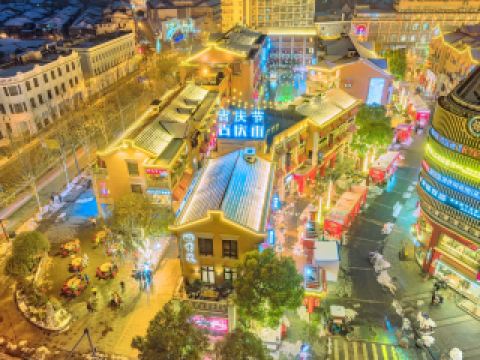 Flight Time from Phnom Penh to Wuhan