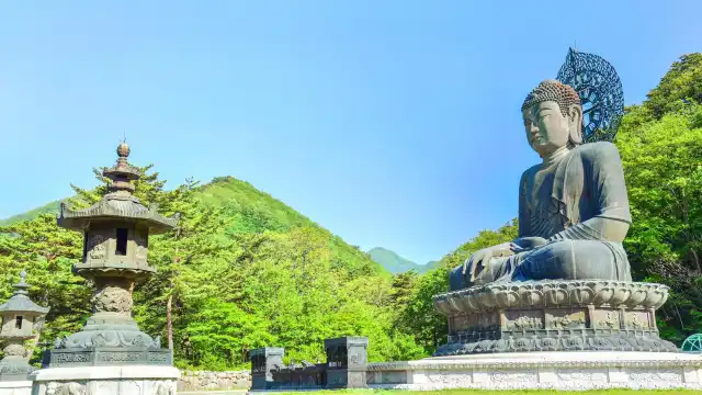 Hotels near Sinheungsa Temple