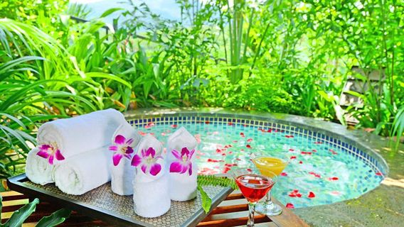 Qixianling Longwan Juntang Tianran Hot Spring