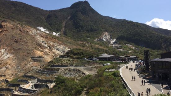 神山就在大涌谷的最深处，其实在入口的地方远远的就可以看到神圣