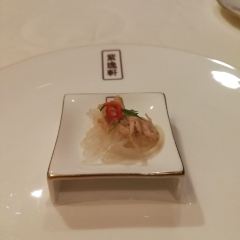 ZI YAT HEEN User Photo