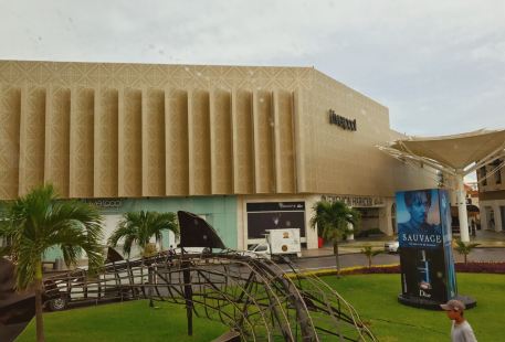 Luxury Avenue Mall Cancún