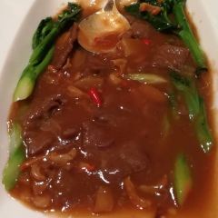 ZI YAT HEEN User Photo