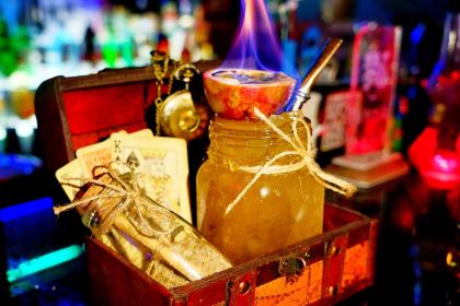 Meng BAR·zhuchanggeshouyinyue Bar