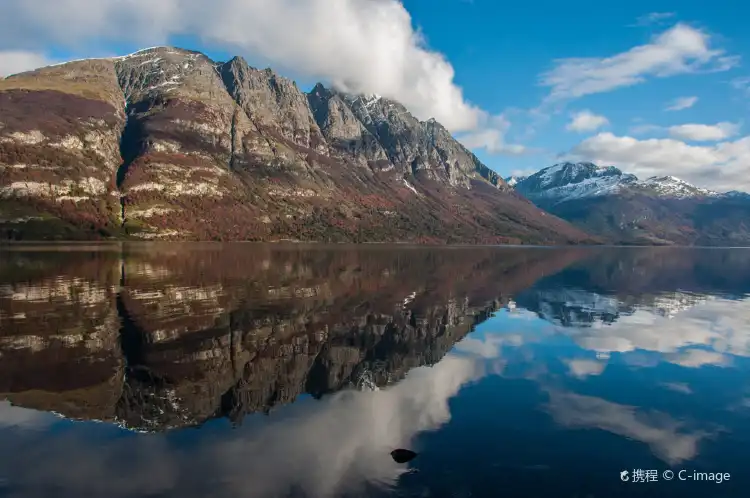 在阿根廷火地島省，設有停車場的飯店