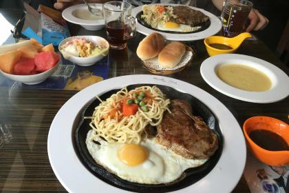 豪客來牛排（梅園店）