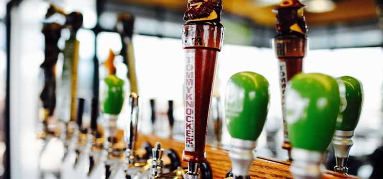 Growler USA, America's Microbrew Pub