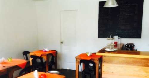 Lunares Cafe