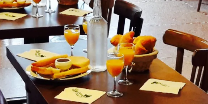 Aux Pyrenees Cafe Brasserie