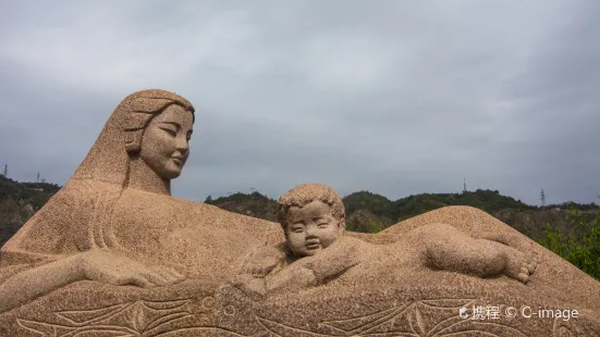 黄河の母の像