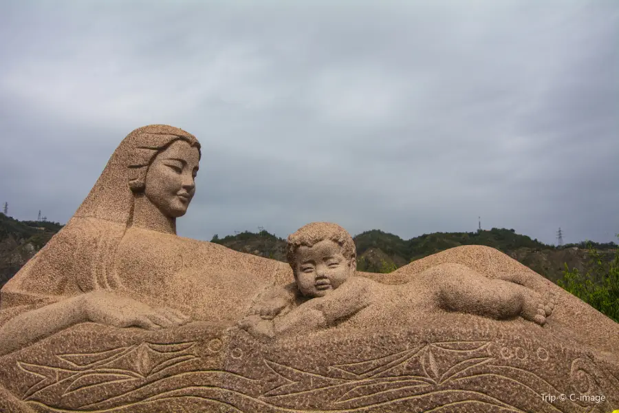 黄河の母の像