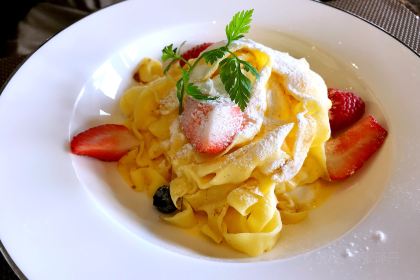 Pierre Precieuse Cakes and Cafe