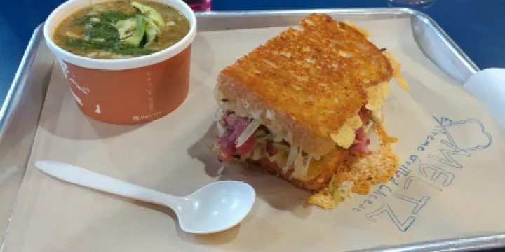 Meltz Extreme Grilled Cheese