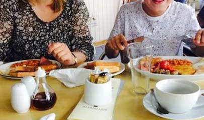 Lakeside Cafe and Bar