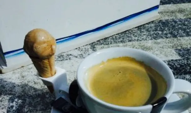 IJssalon Cappello Giallo