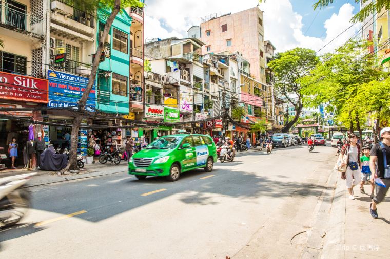 タンソンニャット国際空港から市内へのアクセス方法
